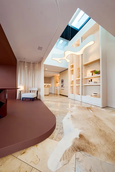 Skylight dome with seamless finishing — Luxhome showroom